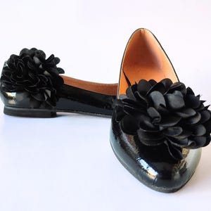 Elegant Floral Shoe Clips for High Heels and Flat Shoes, Chic Chiffon Accessories, Available in Black, Blue, and Green, Perfect Gift Idea
