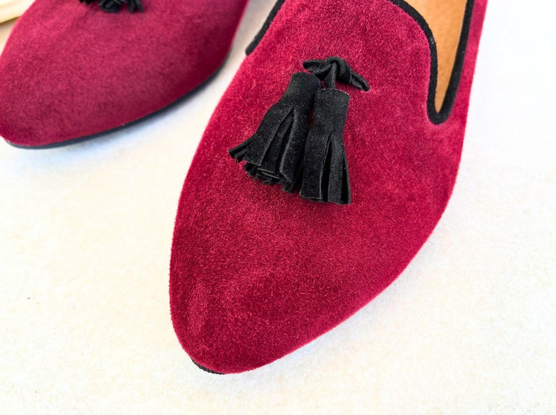Vinröda läderloafers med tofsar, platta mockasiner för kvinnor, slip-on-skor i mocka, eleganta promenadskor med casual look, loafers med spetsiga tofsar Burgundy