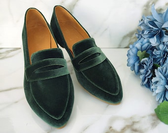 Women's Green Velvet Loafers, Stylish Slip-on Shoes, Classic Office-Appealing Pointy-toe Flats, Autumn Minimalist Women Moccasins