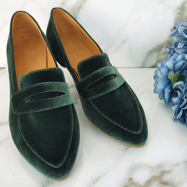 Women's Green Velvet Loafers, Stylish Slip-on Shoes, Classic Office-Appealing Pointy-toe Flats, Autumn Minimalist Women Moccasins