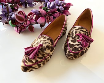 Mocassini da donna in cavallino leopardato con bordo magenta e