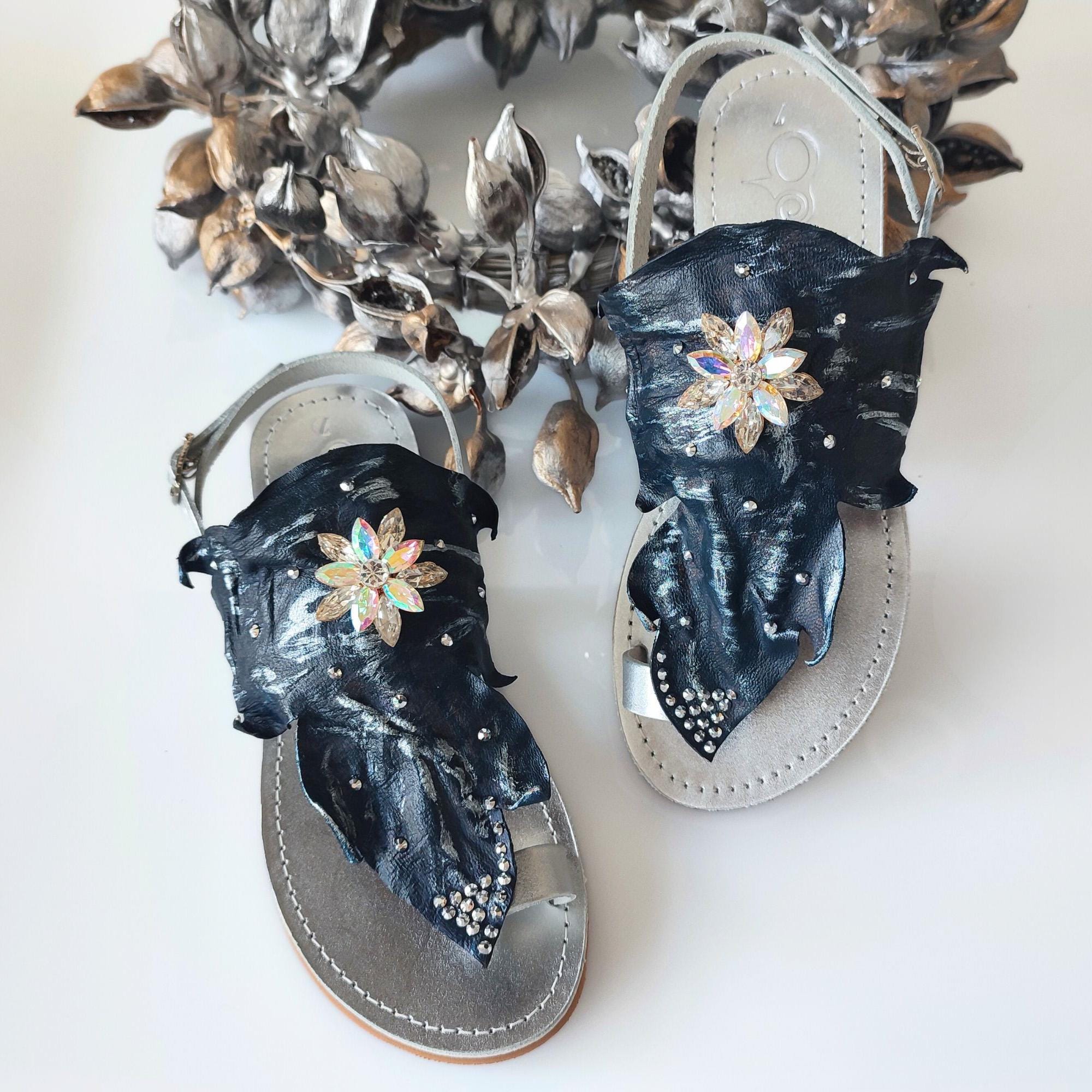 TOD'S★素敵!SILVER LEATHER FLOWERS GOMMA FLAT SANDALS Unique Slingback Sandals, Blue & Silver Leaf Sculpture Flats