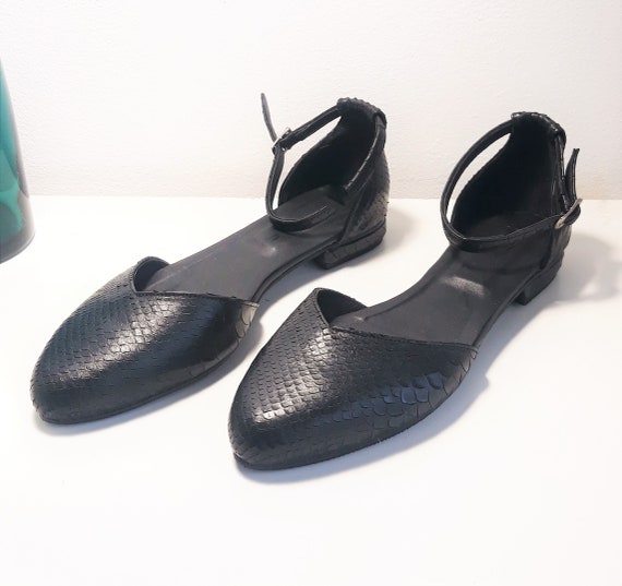 Black Flat Leather Shoes Women's Closed 