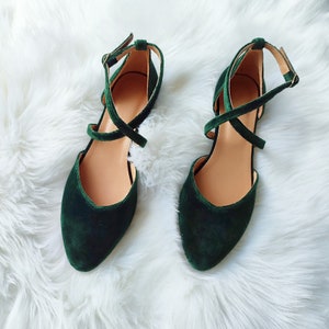 Dark Green V-cut Bridal Shoes, Cross Front Strap Closure Flats, Forest Green Women Pointed Toe Pumps, Closed-toe Slip on, Velvet Ballerinas