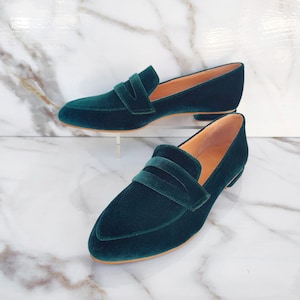 Women&#39;s Velvet Loafers, Emerald Stylish Low Heel Moccasins, Unique Slip-on Velvet Shoes, Classic Office-Appealing, Pointed-toe Flats
