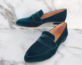 Mocassini in velluto da donna, eleganti mocassini con tacco basso color smeraldo, esclusive scarpe slip-on in velluto, classiche ballerine a punta per l'ufficio