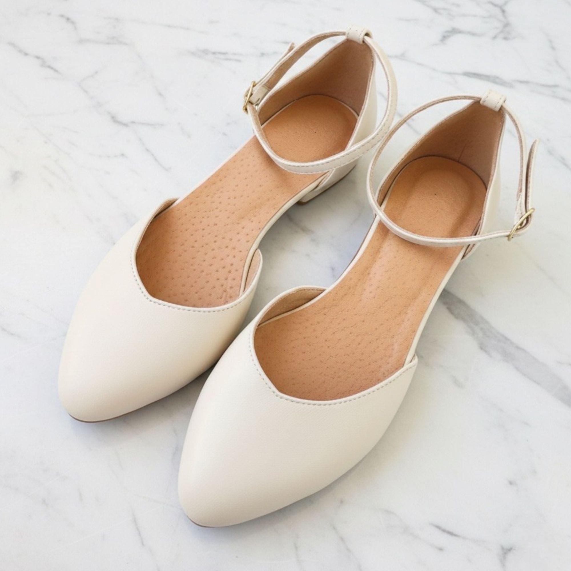Ivory Leather Bridal Flats, Ankle Strap Wedding Shoes, Low Heel 1.5 cm,…