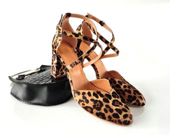 Leopard Print Block Heels, Cross Ankle Strap Guest Shoes, Comfortable 7,5 cm Satin Heels