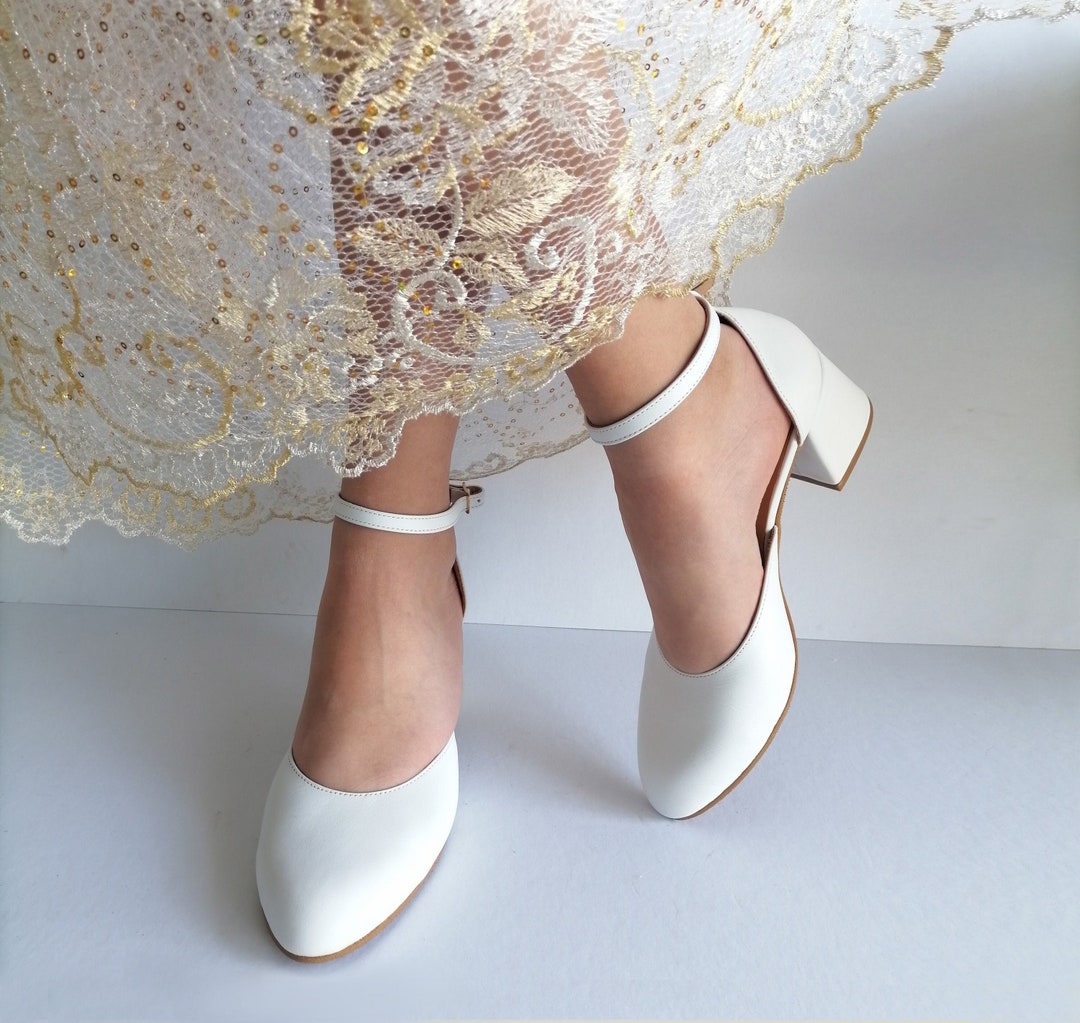 Havanemone skuespillerinde søn Low Block Heel Wedding Shoes White Leather Pumps Closed Toe - Etsy