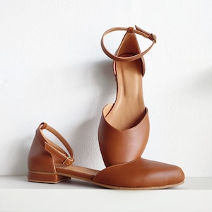 Women&#39;s Soft Leather Brown Ballerina Shoes, Single Ankle Strap Closure, Pointy Toe and V-cut Front, Any Occasion Closed-Toe Sandals