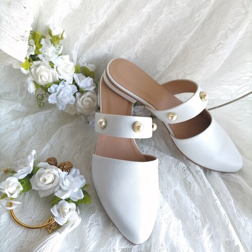 Happily Ever After Shoes, Low Heel Pumps, Decorated shops Bridal Mules, Pearl Bridal Shoes, Pointed-Toe Shoes, Autumn Wedding, Romantic Wedding