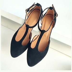 Vintage - inspired Shoes, T-Strap Flat Shoes With Wrist Closing, Women&#39;s Closed-toe Sandals, Dancing Shoes, Black Suede Leather Ballet Pumps