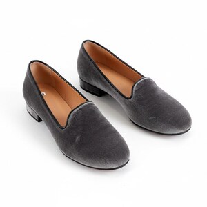 Damen Samt Loafers, Elegante Slip-On Schuhe, Abgerundete Kappe, Total Schwarze Flache Schuhe, Handgemachte Moderne Büro Schuhe, Schwarze Kleid Schuhe Grau
