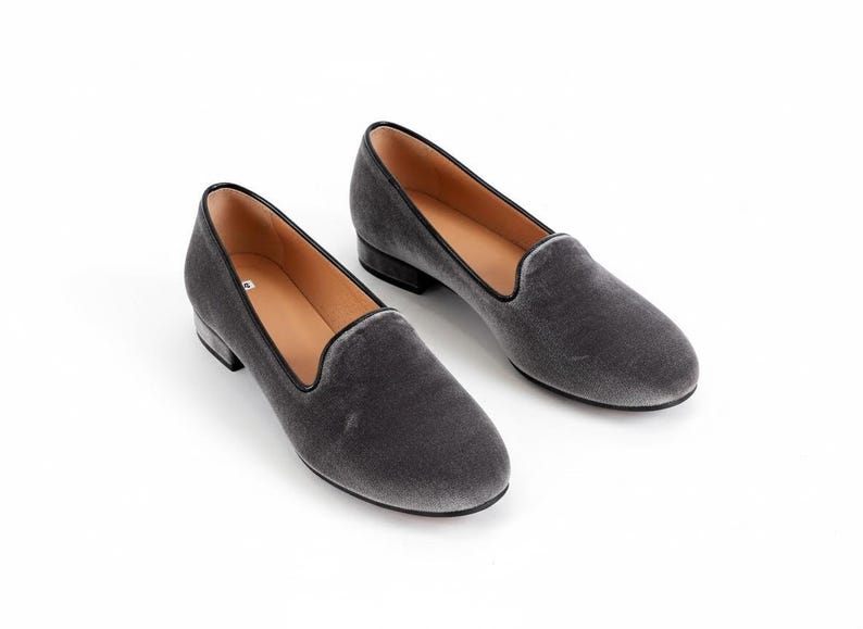 Damen Samt Loafers, Elegante Slip-On Schuhe, Abgerundete Kappe, Total Schwarze Flache Schuhe, Handgemachte Moderne Büro Schuhe, Schwarze Kleid Schuhe Grau