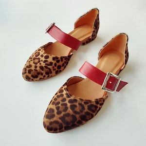 Women&#39;s Leopard Print Ballerinas, Leather Strap Slip-on Ballet Flats, Animal Print Pointed-toe Pumps, Unique Elegant Design Shoes for Her