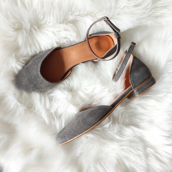 Gray Suede Woman Flats, Ankle Strap Ballerinas, V-Shaped Front, Pointy Toe Flats, Ballet Shoes, Smooth Gray Leather, Closed-toe Sandals