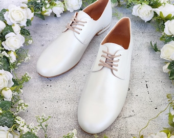 Bridal Oxford Shoes, Pearl White Leather Flats, White Derby Shoes, Wedding Oxfords, Fashionable Bride-to-be, Unique Lace-up Wedding Shoes