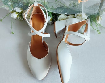 Schuhe Sandaletten Blockabsatz Vorne Geschlossen Weiß Mitte Blockabsatz  Hochzeitsschuhe, Leder Pumps, Cross-front