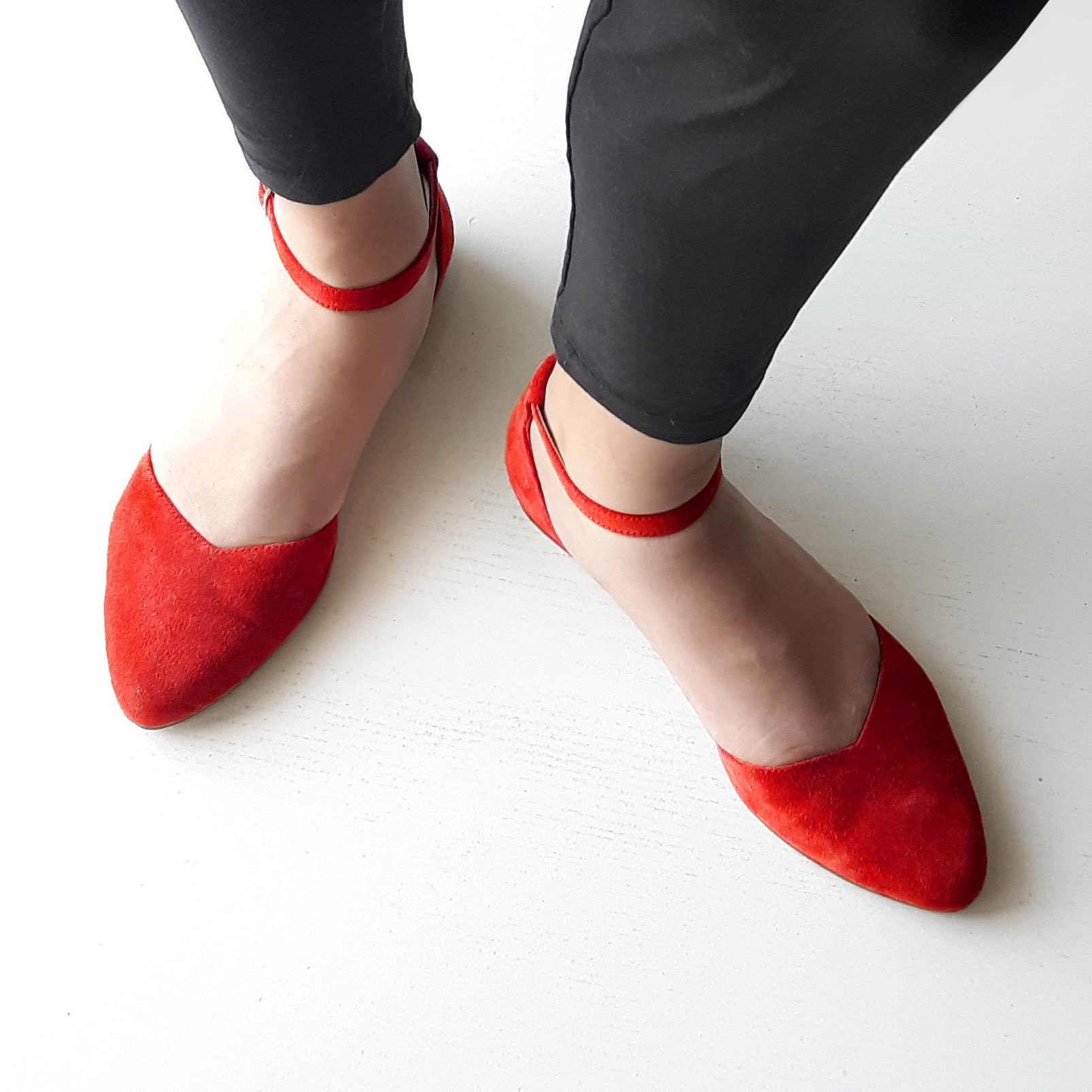 Red shop shiny flats