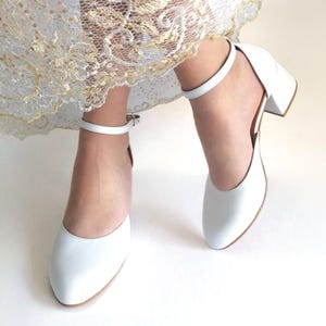 Low Block Heel Wedding Shoes, White Leather Pumps, Closed Toe Heels, Bridal Shoes, Ankle Wrap Heels, Wedding Pumps, Shoes Women Leather