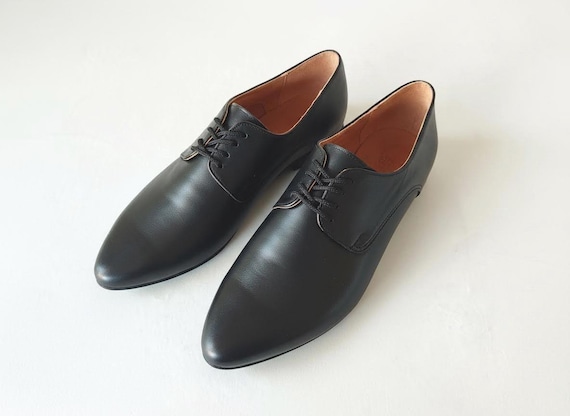 Oxford Woman Shoes Black, Classic Smooth Leather Flats, Tie Dress Shoes, Sleek Black Oxford Shoes, Timeless Style, Perfect for Any Occasion