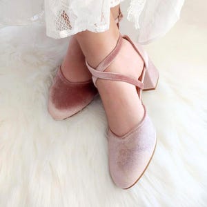 Blush Velvet Bridesmaids Shoes, Pointy Shoes For Bride, Pink Block Heel, Wedding Velvet Shoes Women, Dusty Rose Cross-Front Ankle Closing
