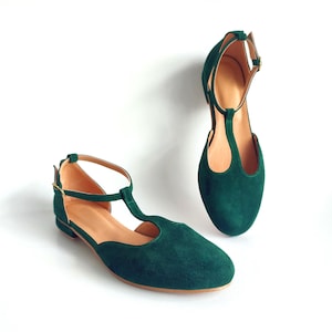 Stylish T-Strap Flats with Ankle Closure, Hunter Green Leather Shoes, Rounded Toe Chic Women&#39;s Shoes, Elegant Green Ballerina Pumps