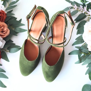 Green Wedding Heels, Sage Green Velvet Women's Prom Shoes, Cross-front Ankle Strap Buckle, Velvet Mid Heeled Pump Shoes, Bridesmaid Pumps