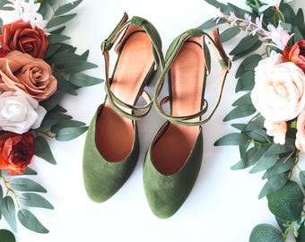 Grüne Hochzeit Heels, Salbeigrüne Samt Damen Schuhe, Brautjungfer Pumps, Knöchelriemen Schnalle über Kreuz