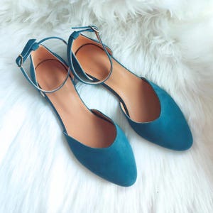 Emerald Green Flats, Bridal Shoes, Leather Ankle Strap, Leather Closed-toe Sandals, Low Heel Bridal Ballerinas, Customized Emerald Pumps