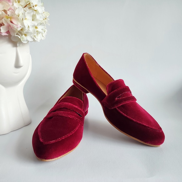 Mocasines de terciopelo burdeos, mocasines de tacón corto de terciopelo para mujer, zapatos sin cordones de terciopelo rojo oscuro, zapatos con punta en punta, eleva tu estilo de oficina