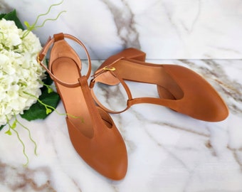 Braun T-Strap Block Heels, Benutzerdefinierte Leder Mitte Heels für Frauen, Handgemachte Geschlossene Zehen Kleid Schuhe, 4,5 cm Retro Kleid Pumps