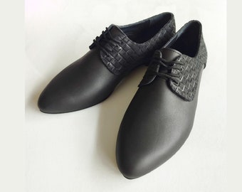 Women's Leather Oxfords, Black Flat Woven Oxford Shoes, Lace Black Shoes, Timeless Leather Shoes, Business Casual Footwear, Urban Style