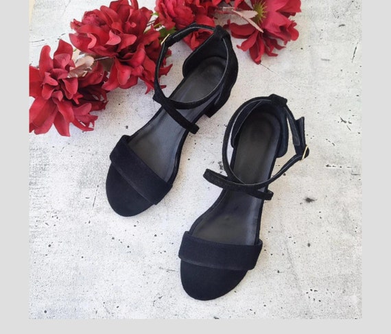 Zwarte su de gekruiste riem nette sandalen met blokhakken