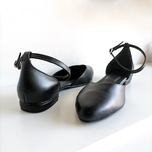 Black Ankle Strap Ballerinas Shoes, V Cut, Black Soft Leather Flats, Women&#39;s Closed-toe Sandals, Pointy Toe Shoes, Comfy Urban Stylish Shoes