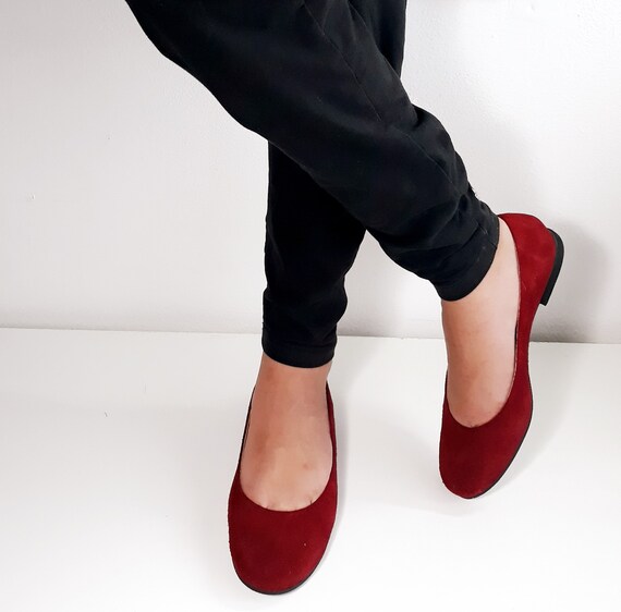 closed in flat shoes