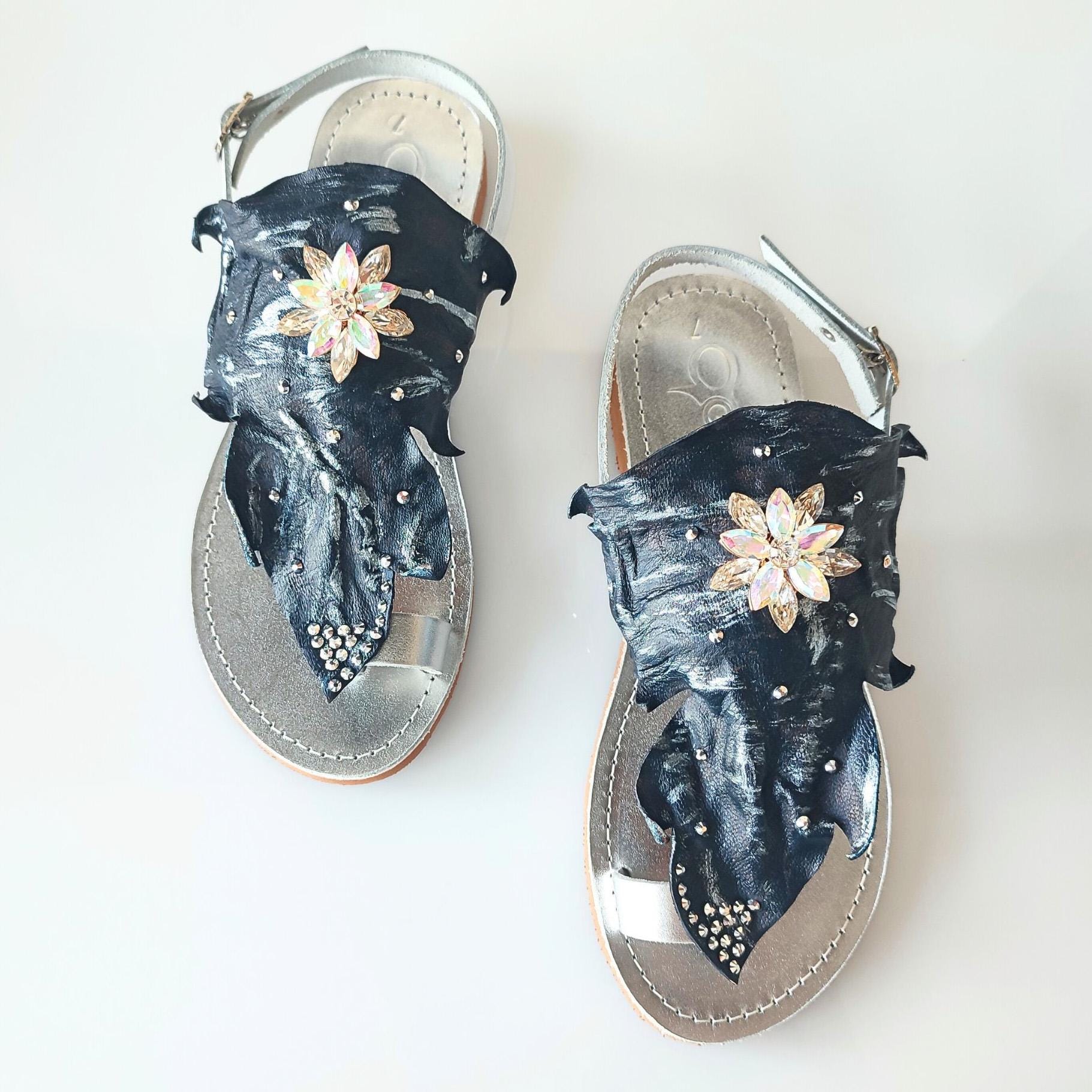 TOD'S★素敵！SILVER LEATHER FLOWERS GOMMA FLAT SANDALS Tod's Gomma Leather Dual-Strap Comfort Sandals | Neiman Marcus