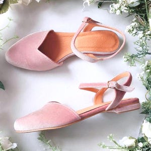 Velvet Shoes, Special Occasion Blush Pink Low Heels, Dusty Rose Ankle Closing Shoes, Heart Front Form, Blush Pink Pointy Closed-toe Sandals
