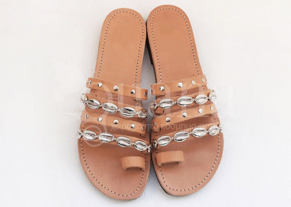 ladies tan leather flat sandals