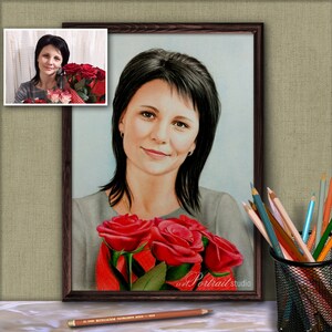 Auftragsarbeit: Kundenspezifisches Frauenportrait nach Foto. Geburtstag unvergessliches Geschenk, überraschendes Geschenk für Mama. Realistische Porträt Buntstiftzeichnung.