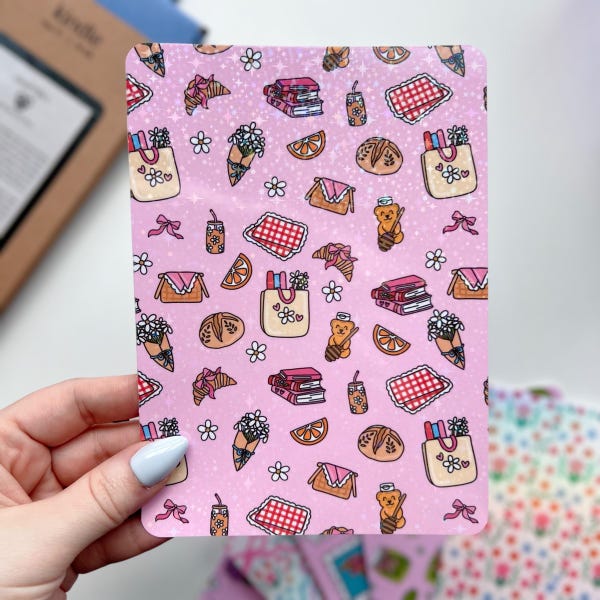 Inserto Kindle de lectura de verano / Estética holográfica de cabaña acogedora / Decoración personalizada para lector electrónico / Accesorio literario para fundas Kindle transparentes o Kobo