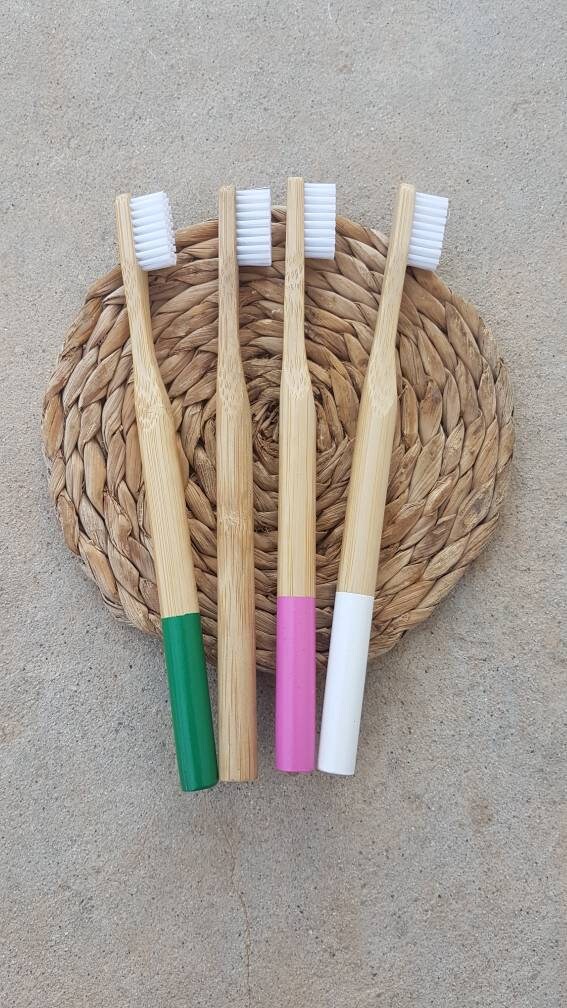Bamboo toothbrush. Toothbrush case. Tooth brush with bamboo case. Toothbrush for boys and girls