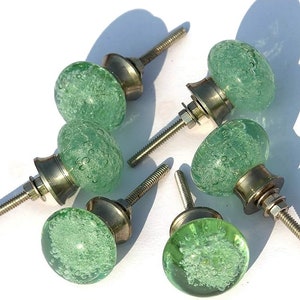 Set von 8 minzgrünen Bubbles Knöpfe in satan Finish