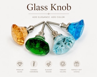 Puede incluir: Cuatro pomos de cristal facetado con herrajes metálicos, en colores naranja, verde, azul claro y azul oscuro. El texto Glass Knob, ADD ELEGANCE. ADD COLOR. es visible, junto con iconos de PREMIUM GLASS, DURABLE HARDWARE, ELEGANT DESIGN, VIBRANT COLORS y PERFECT GIFT CHOICE.