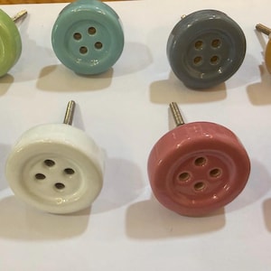 Set di pomelli a bottone in vetro colorato
