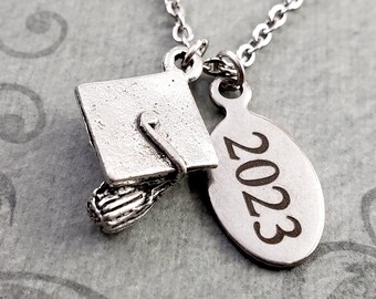 Graduation Necklace Graduating Class of 2023 Pendant Necklace Cap Charm Personalized Engraved Jewelry Custom Year College High School Gift