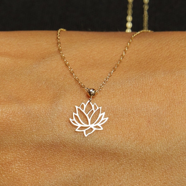 Collier Lotus, Collier de fleurs de lotus en or 14 carats, Collier en or pour femme, Parfait pour un usage quotidien, Cadeau pour elle, Collier en or massif