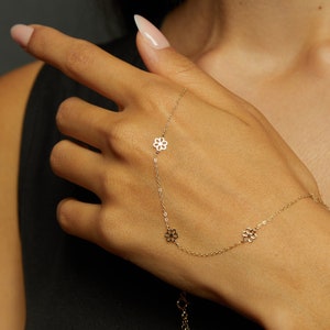 14k Solid Gold Chain Flower Necklace,Daisy Floral Necklace,A delicate real gold daisy necklace, perfect for everyday wear or gifting