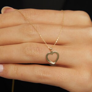 Collar de corazón delicado de oro macizo de 14 k, collar minimalista con colgante de corazón, collar de corazón pequeño, regalo de oro para ella, collar de corazón de aniversario