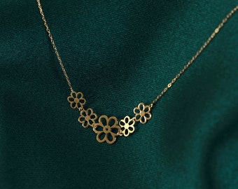Delicate 14k Gold Daisy Flower Necklace, Stunning Gift for Her